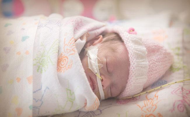 Logros en el desarrollo de un bebé prematuro